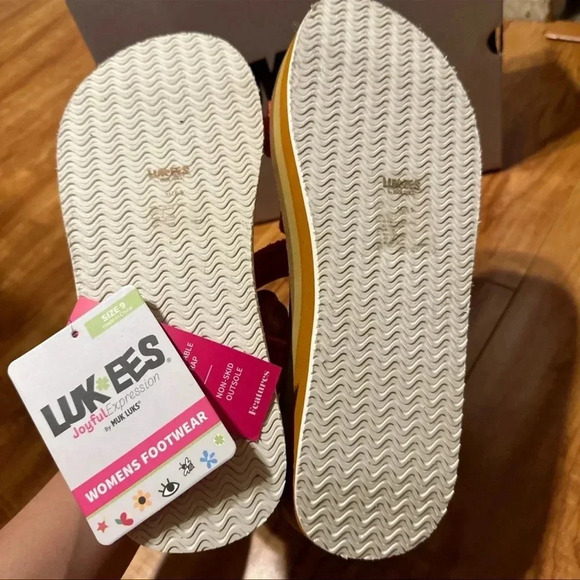 MUK LUKS Sandals - Picture 5 of 7